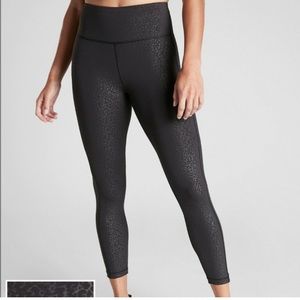 Athleta Women’s Ultimate Stash 7/8 Tight (XS)